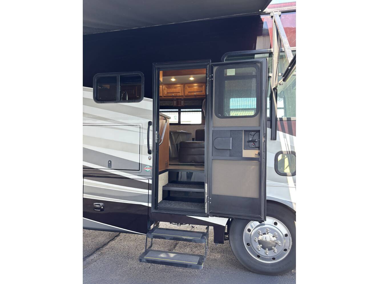 A photo of this 2017 Tiffin Motorhomes OPEN ROAD ALLEGRO 36 LA