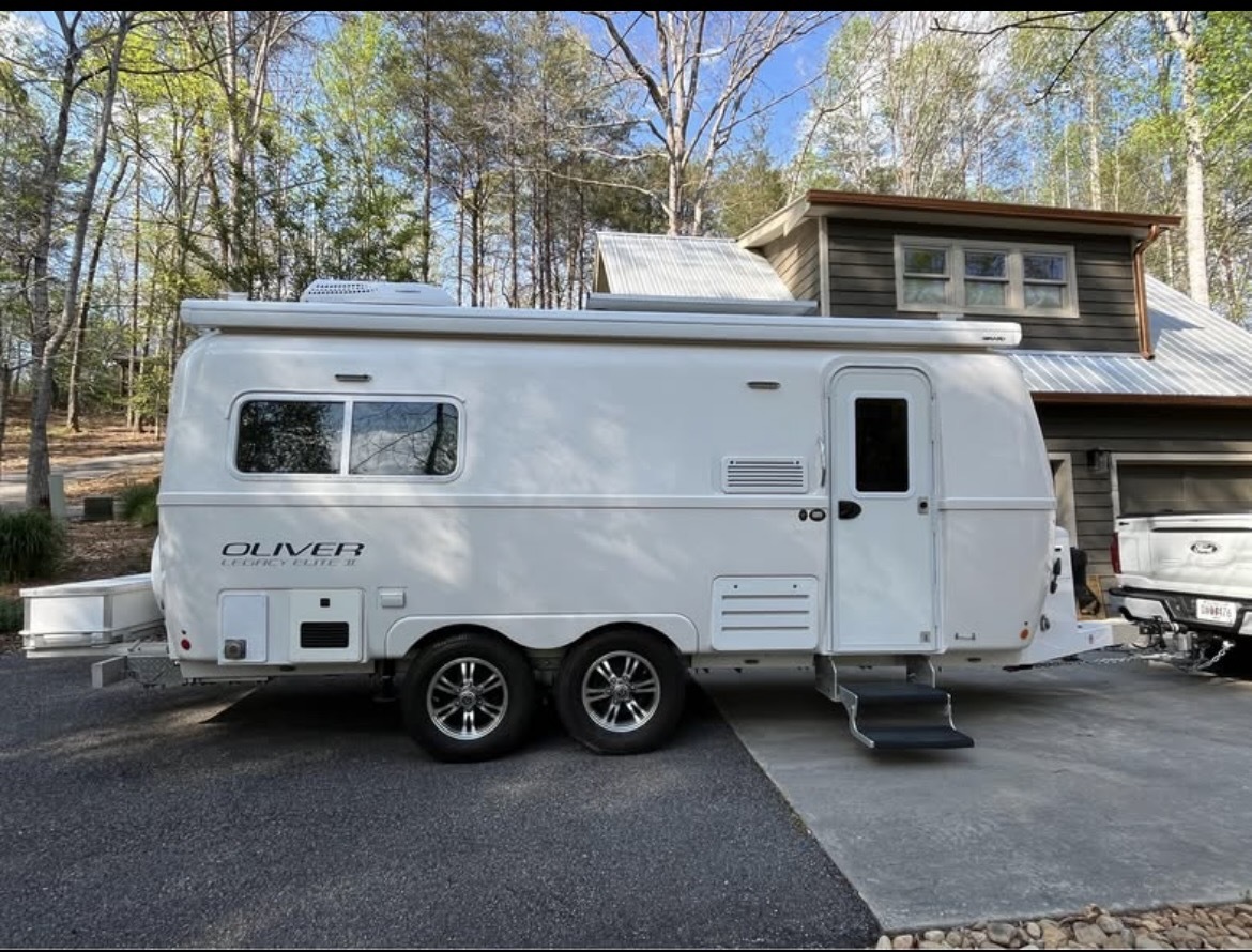 2022 Oliver LEGACY ELITE II TWIN BED RV