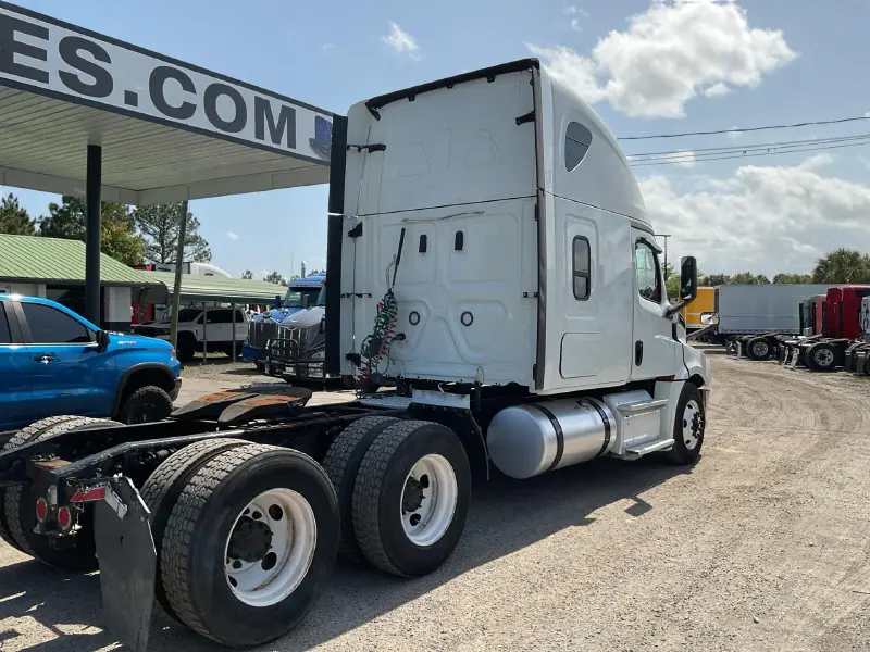 2019 FREIGHTLINER CASCADIA 126
