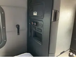 2019 FREIGHTLINER CASCADIA 126