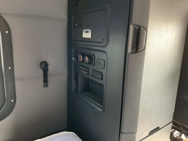 2019 FREIGHTLINER CASCADIA 126