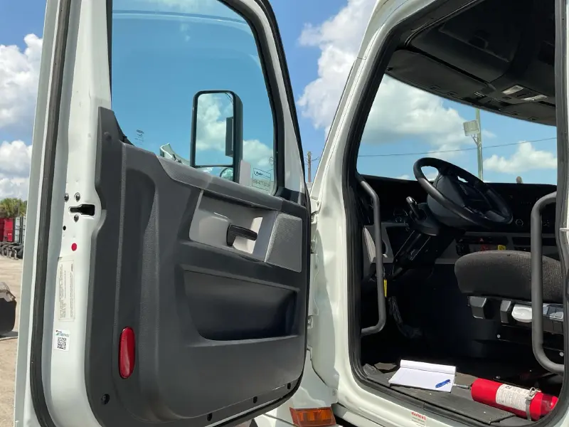 2019 FREIGHTLINER CASCADIA 126