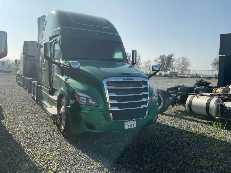 2020 FREIGHTLINER CASCADIA 126