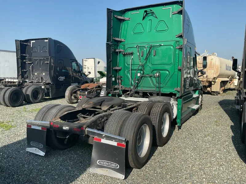 2020 FREIGHTLINER CASCADIA 126