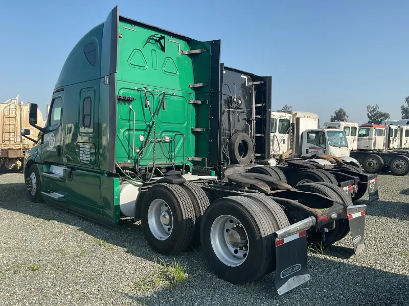 2020 FREIGHTLINER CASCADIA 126