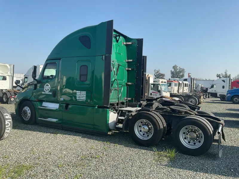 2020 FREIGHTLINER CASCADIA 126