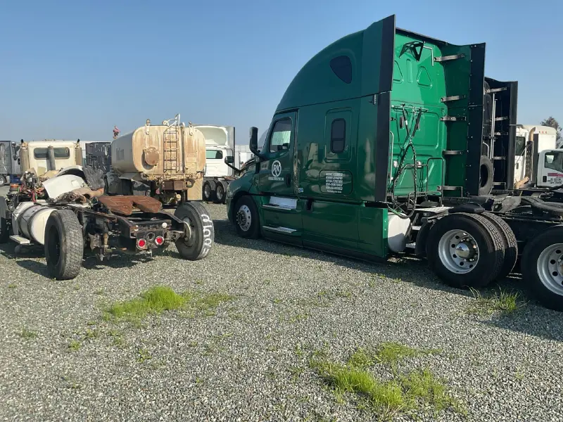 2020 FREIGHTLINER CASCADIA 126