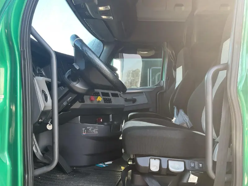 2020 FREIGHTLINER CASCADIA 126