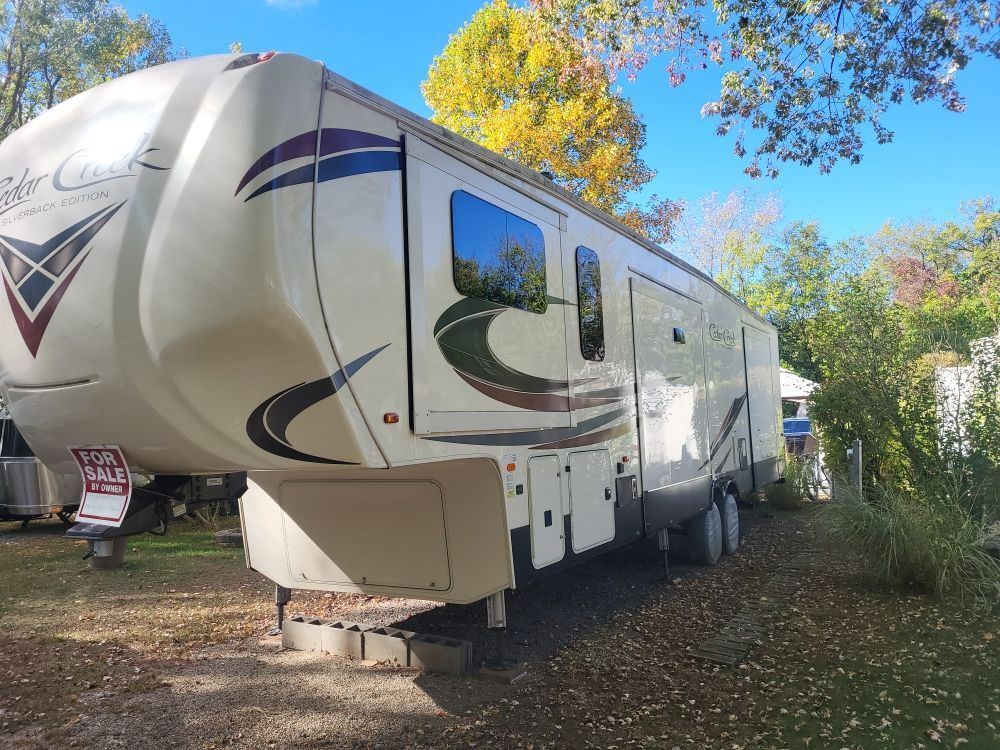 2018 Forest River CEDAR CREEK SILVERBACK 37FLK in homer glen IL