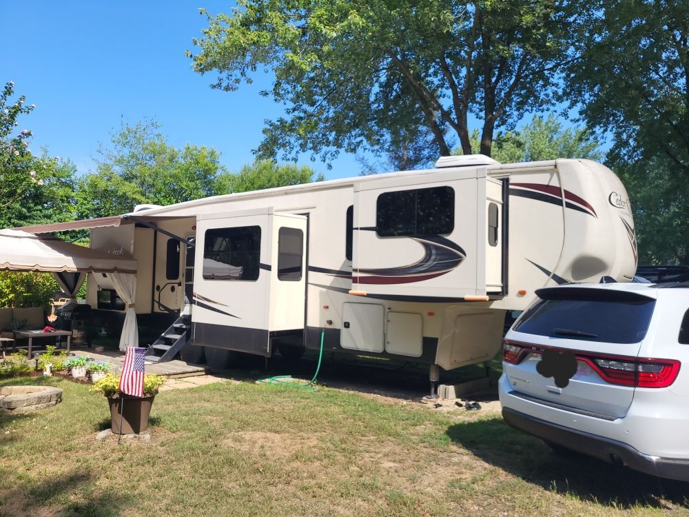2018 Forest River CEDAR CREEK SILVERBACK 37FLK RV