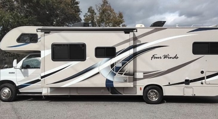 2017 Thor Motor Coach FOUR WINDS 30D in oro valley AZ