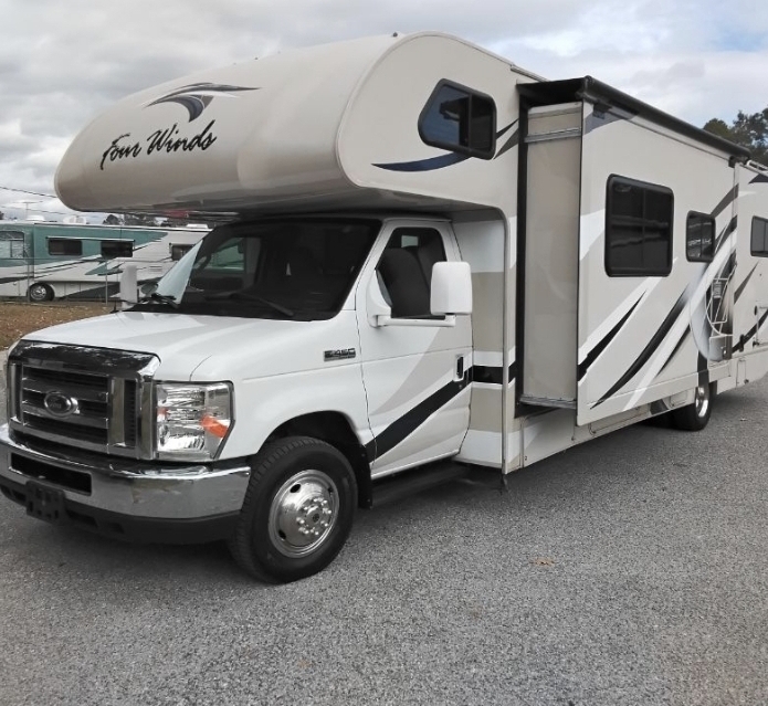 2017 Thor Motor Coach FOUR WINDS 30D RV