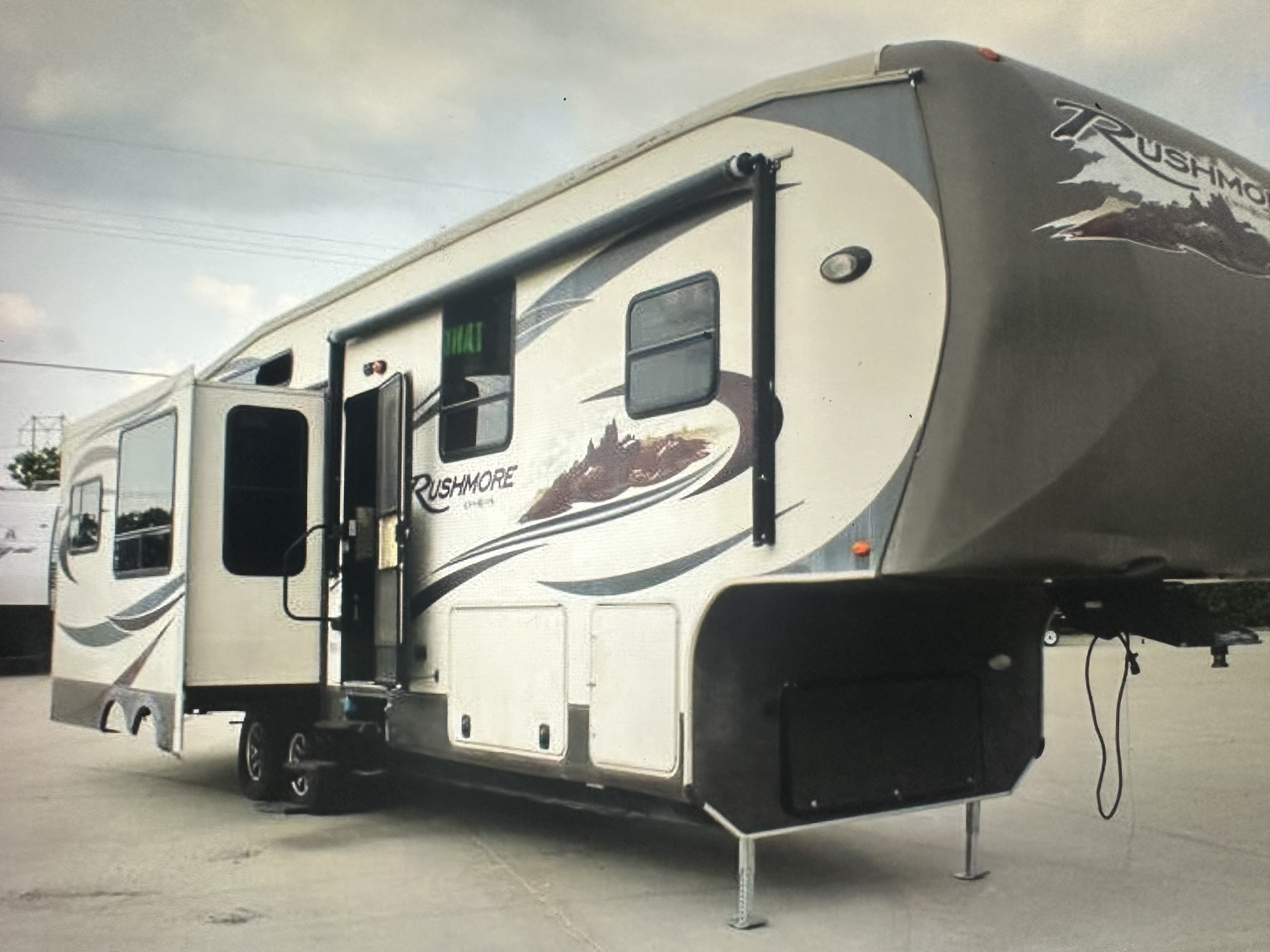 2011 Crossroads RUSHMORE 35CK RV
