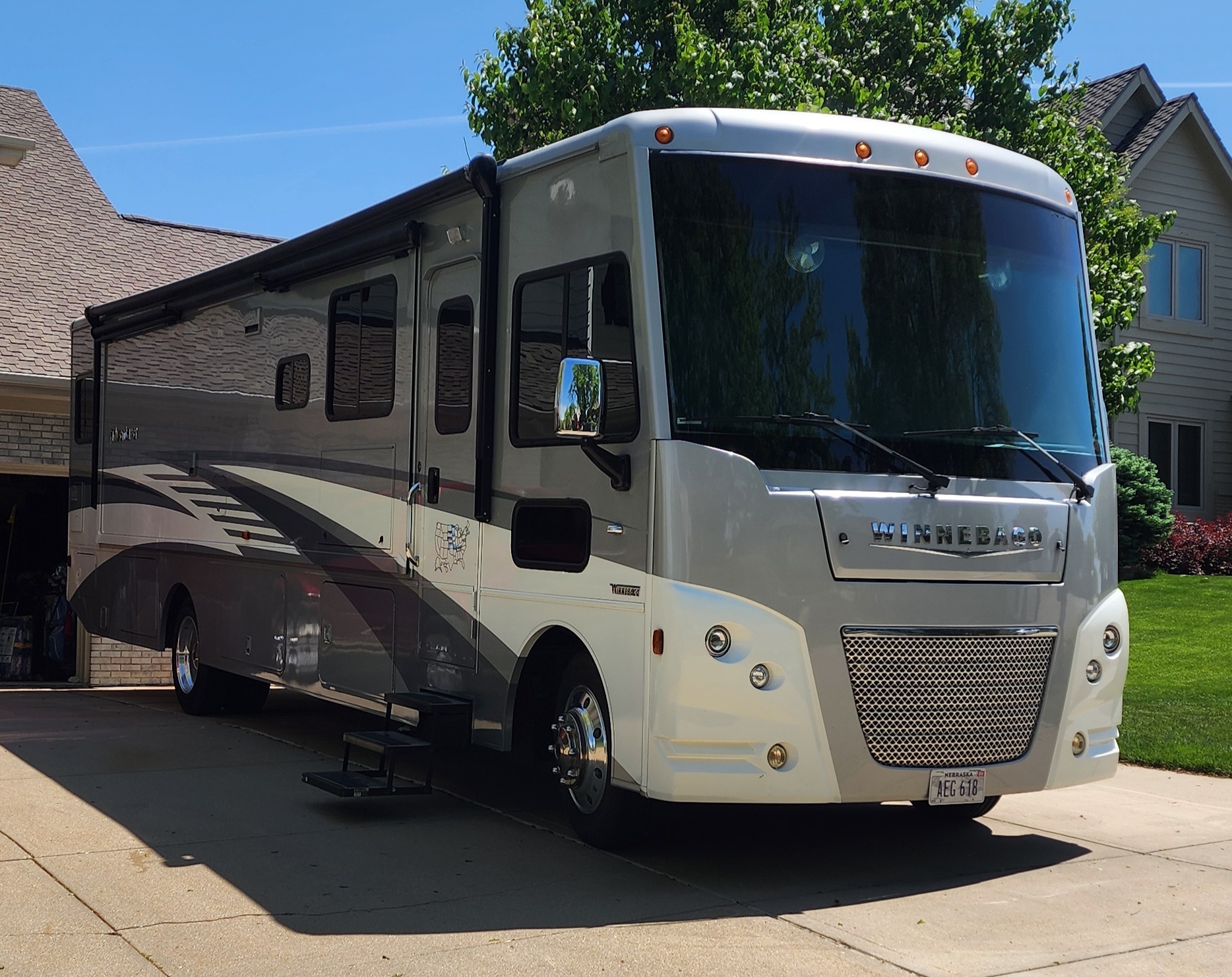 2019 Winnebago ADVENTURER 36Z RV