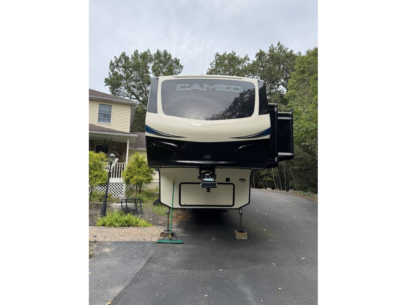 A photo of this 2020 Crossroads CAMEO CE3891MK