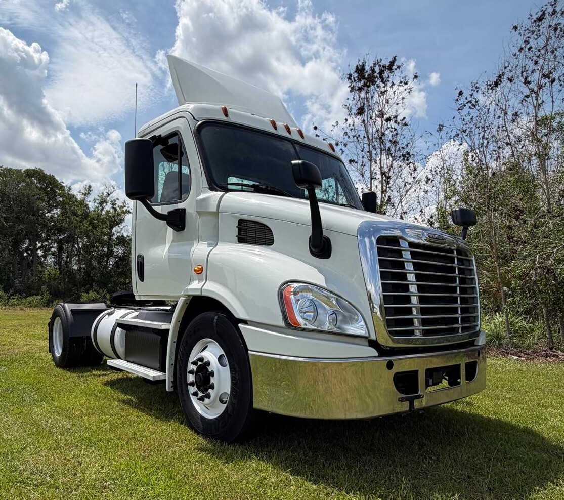 2018 FREIGHTLINER CASCADIA 113 in Fort Pierce, FL