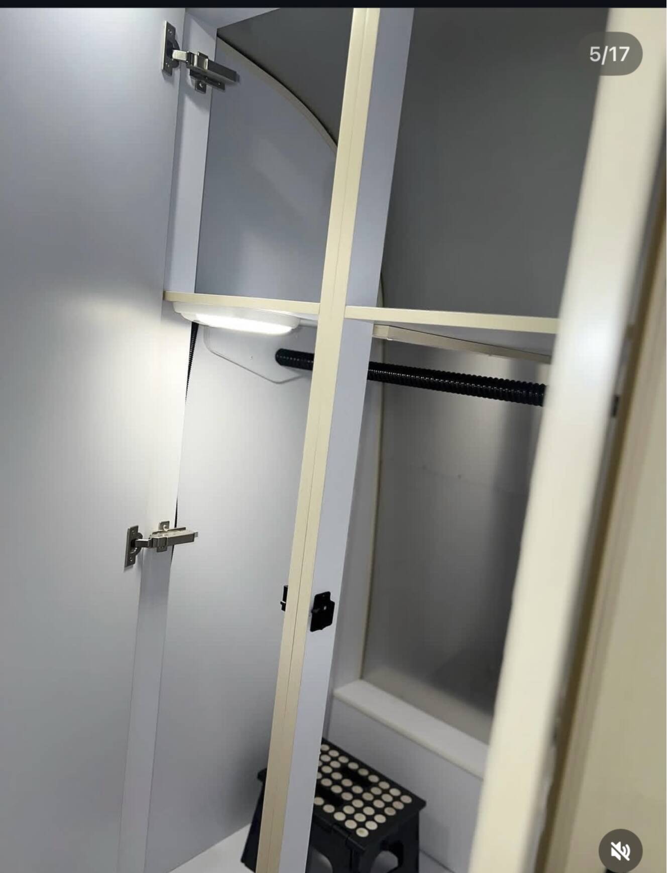 A photo of this 2022 Airstream FLYING CLOUD 27FB QUEEN