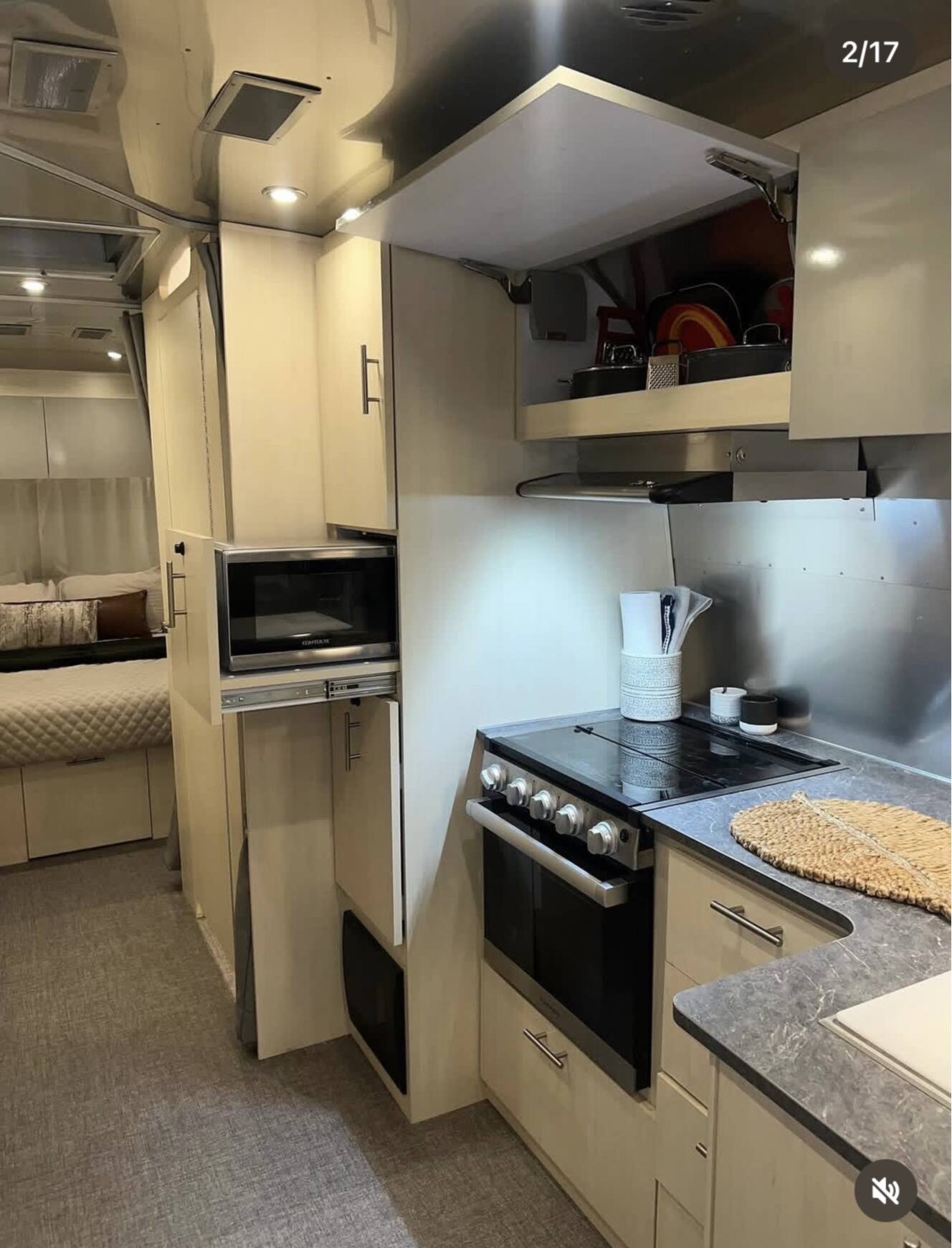 A photo of this 2022 Airstream FLYING CLOUD 27FB QUEEN