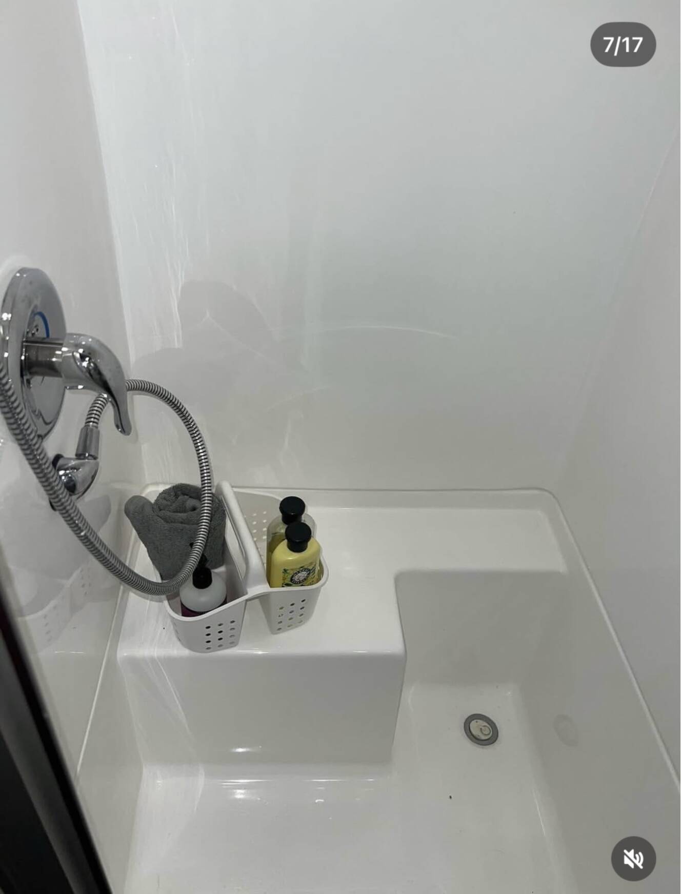 A photo of this 2022 Airstream FLYING CLOUD 27FB QUEEN