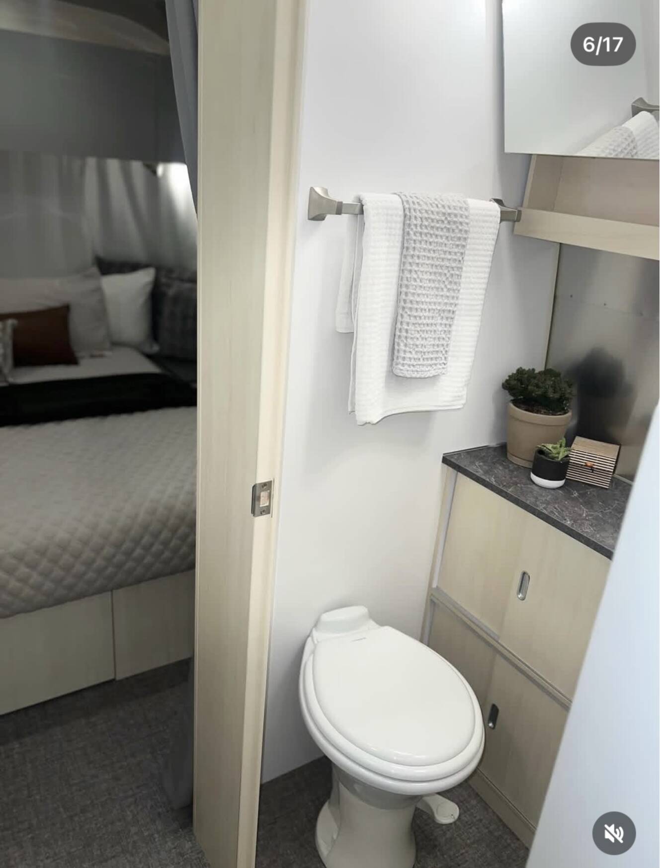 A photo of this 2022 Airstream FLYING CLOUD 27FB QUEEN