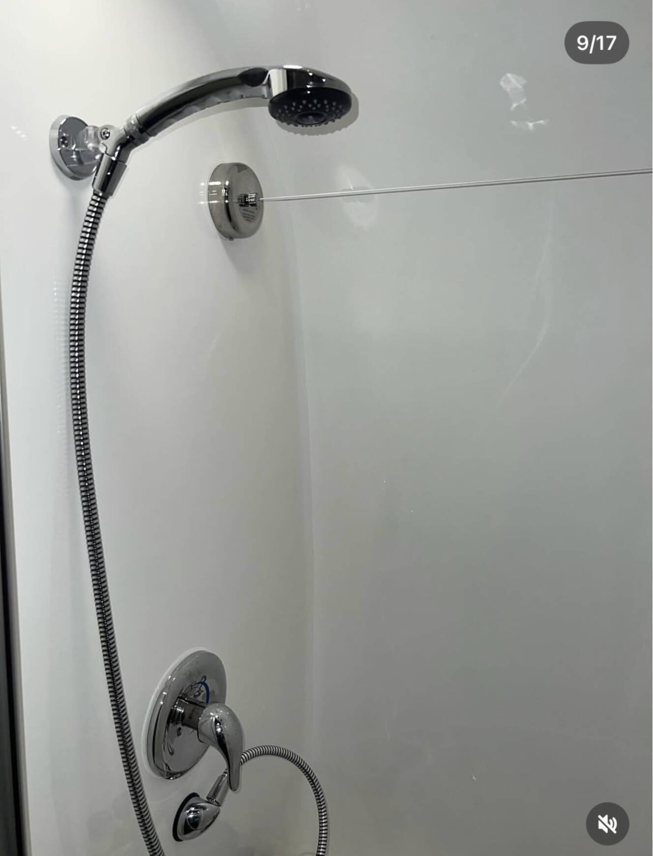 A photo of this 2022 Airstream FLYING CLOUD 27FB QUEEN