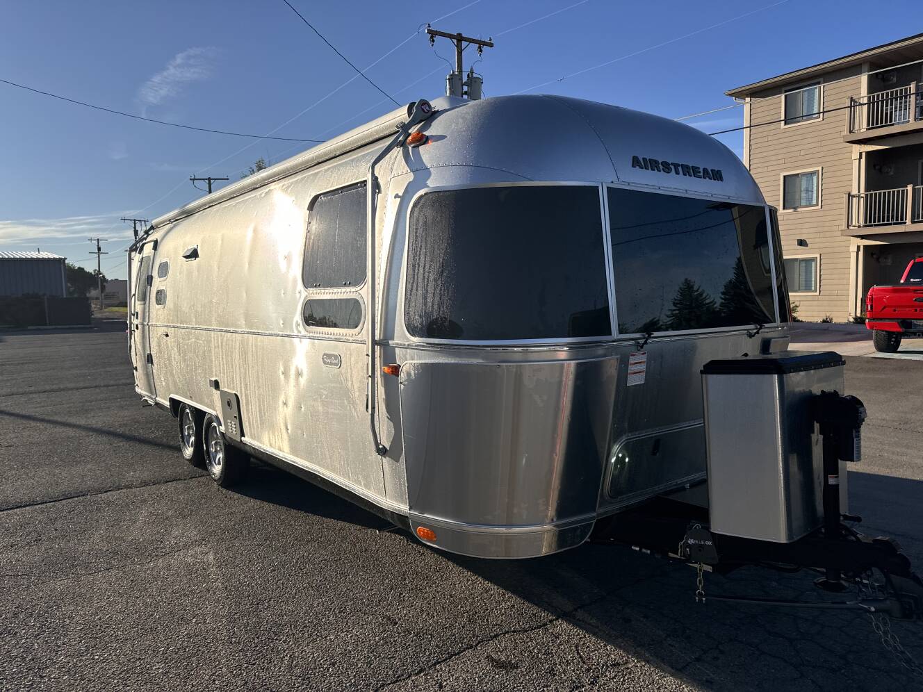 A photo of this 2022 Airstream FLYING CLOUD 27FB QUEEN