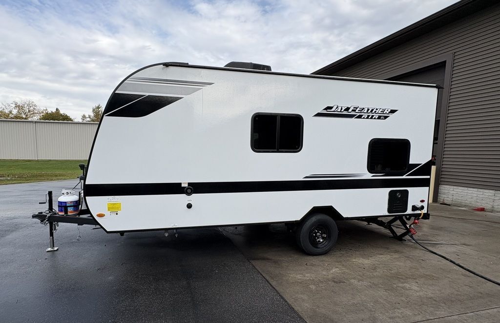 2026 Jayco Travel Trailers Jay Feather Air SL 17BHSL in mt pleasant MI