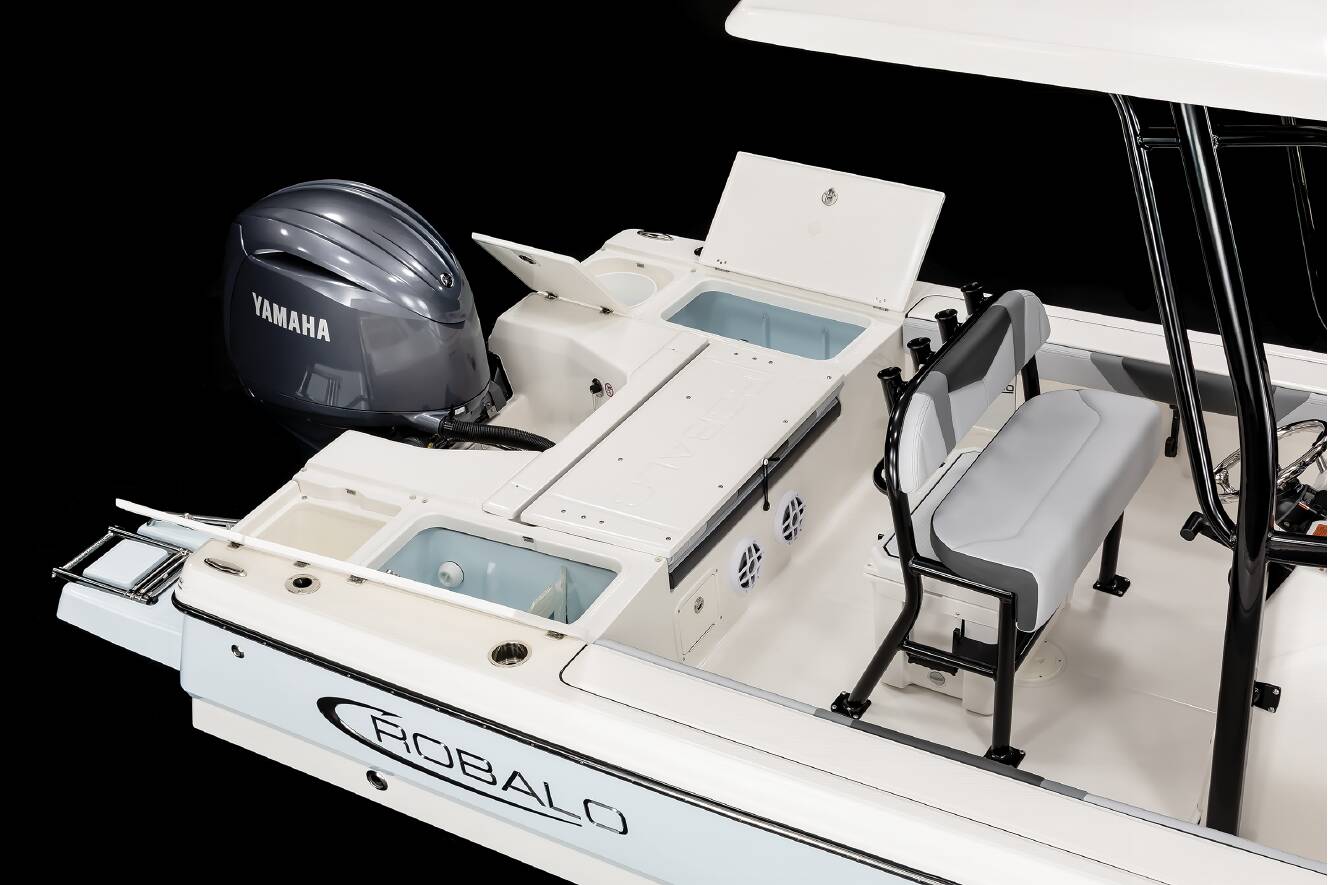 A photo of this 2027 Robalo 226 Cayman