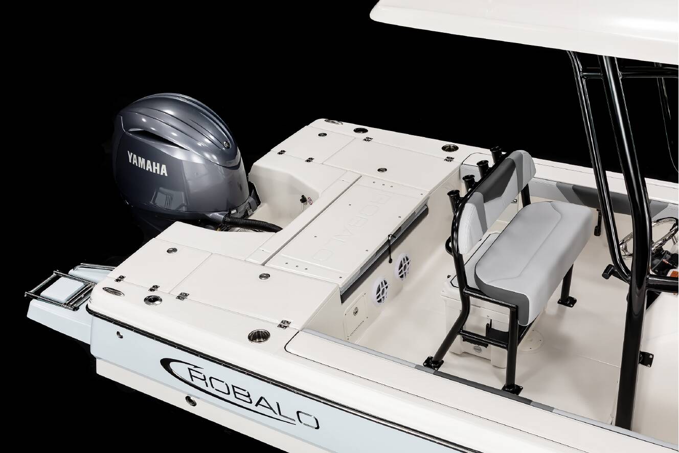 A photo of this 2027 Robalo 226 Cayman