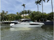 Sea Ray SLX 360 Preview image