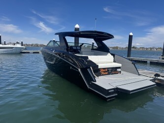 2022 Cruisers Yachts 38 GLS South Beach in quincy MA