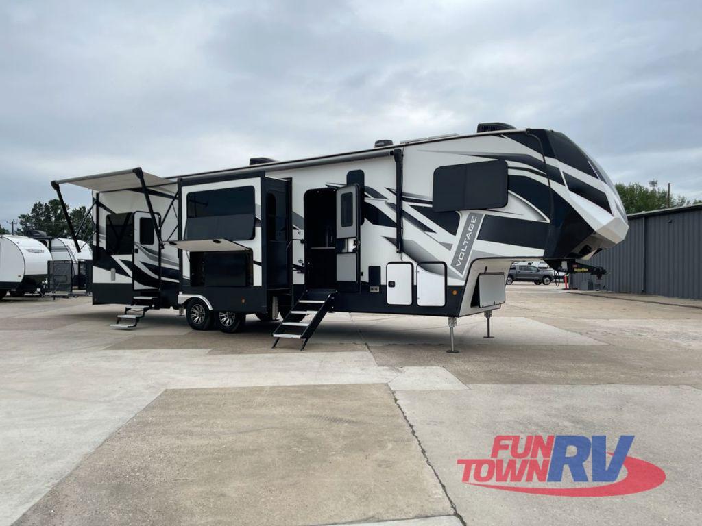 2021 Dutchmen Rv Voltage 3635 in conroe TX