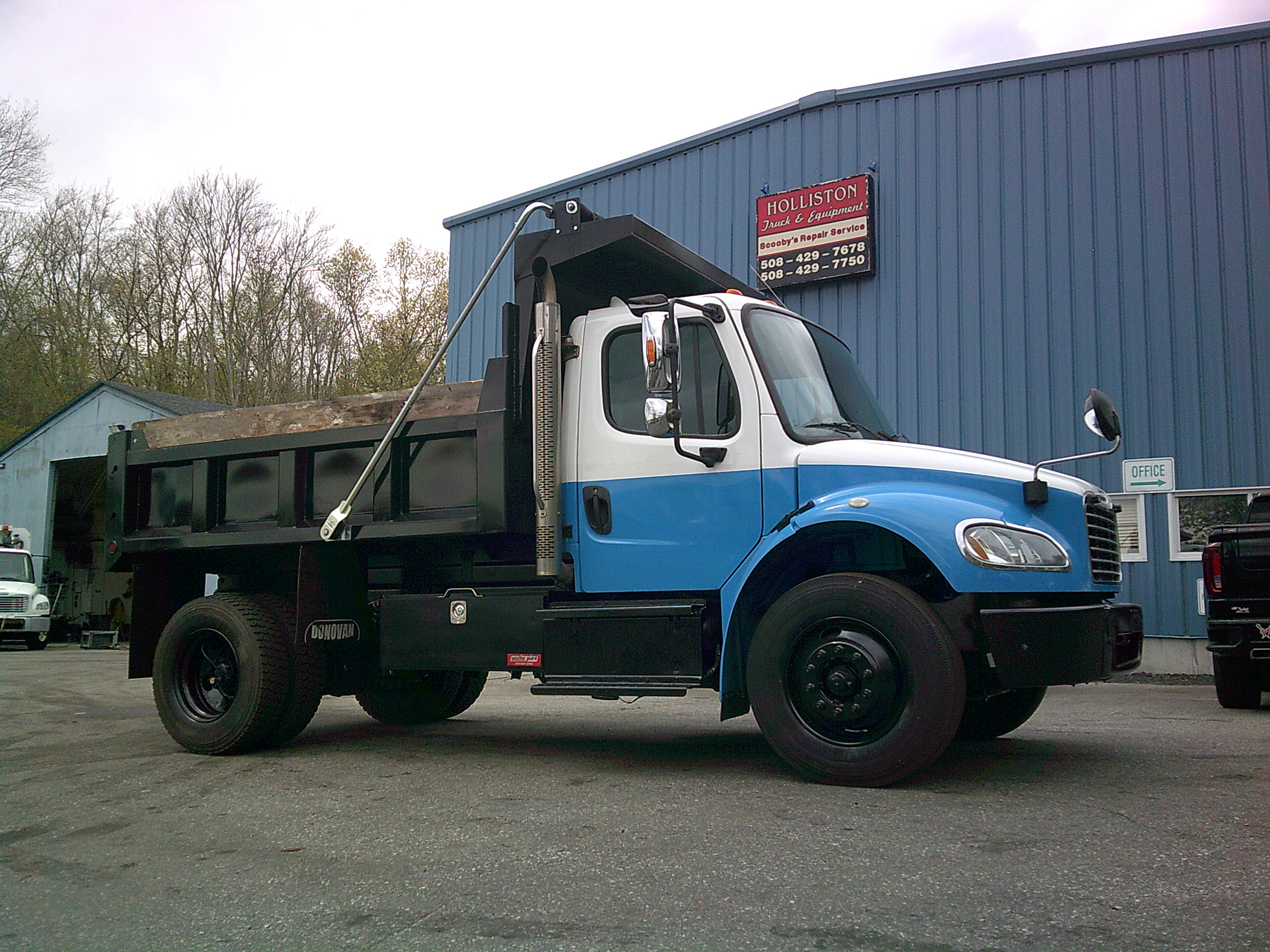 2016 FREIGHTLINER BUSINESS CLASS M2 106 in Holliston, MA