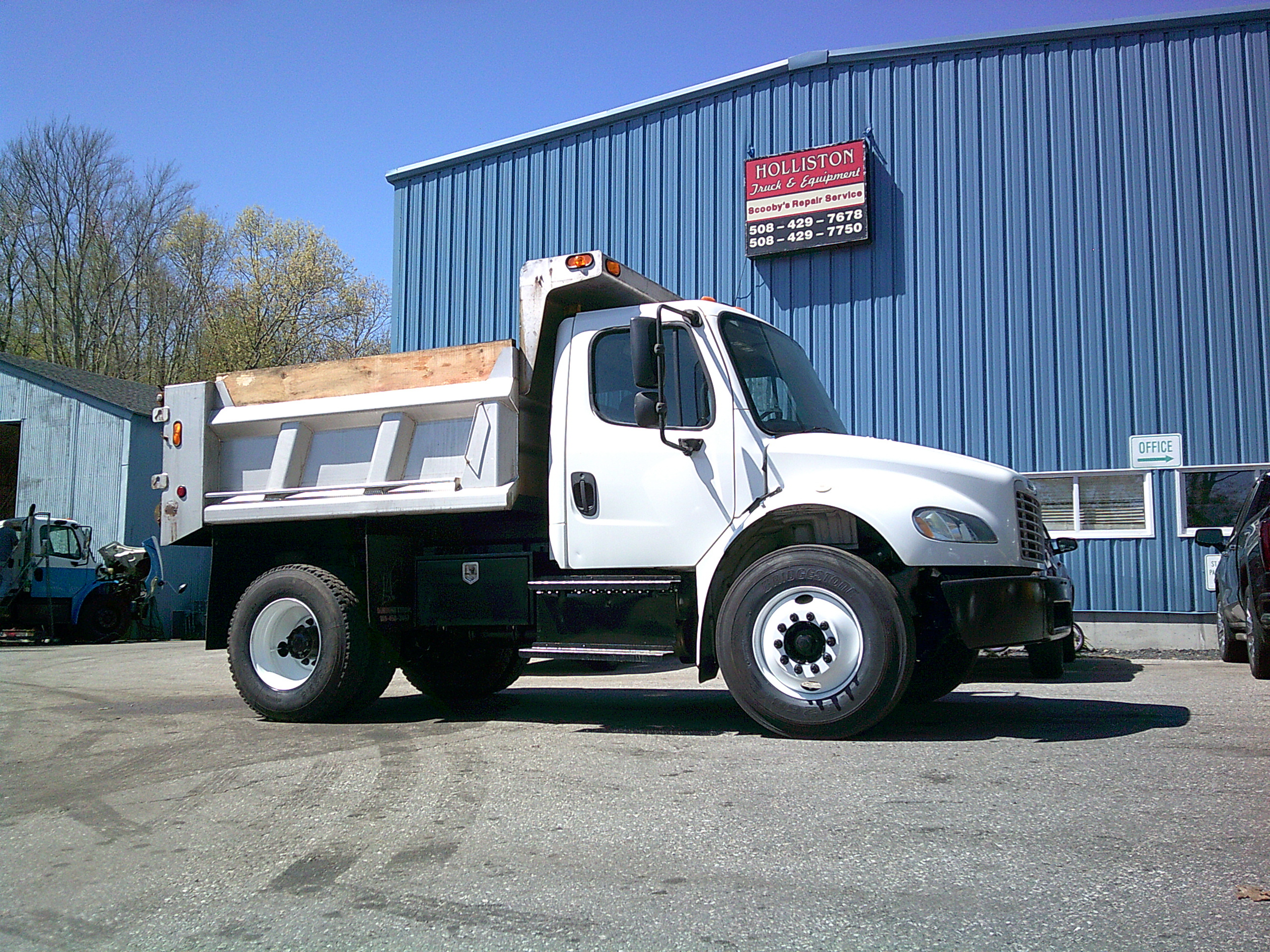 2014 FREIGHTLINER BUSINESS CLASS M2 106 in Holliston, MA