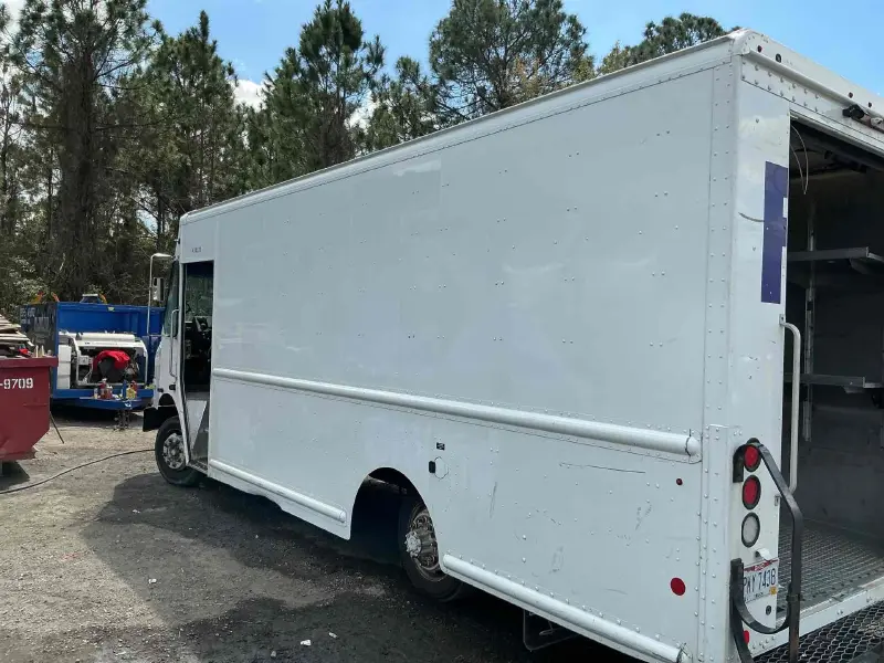 2020 Freightliner MT556