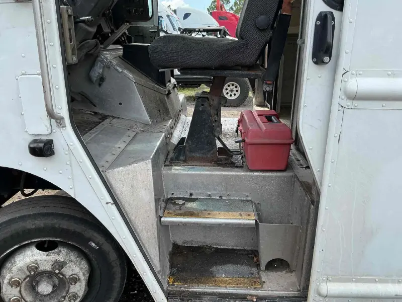 2020 Freightliner MT556