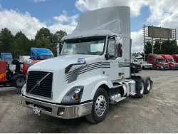 2018 VOLVO VNL300