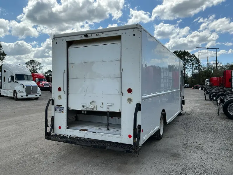 2020 Freightliner MT556