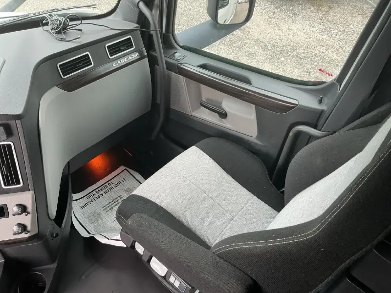 2019 FREIGHTLINER CASCADIA 126