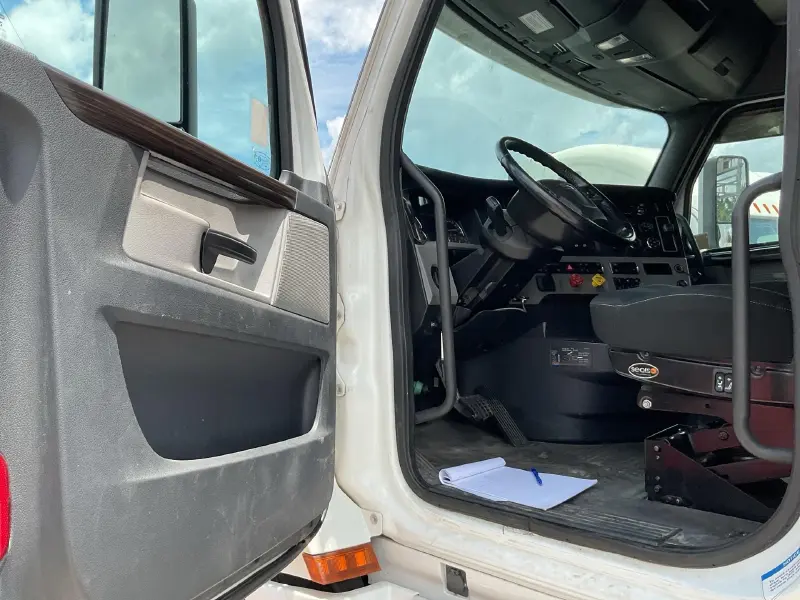 2019 FREIGHTLINER CASCADIA 126