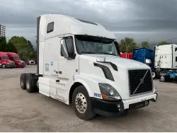 2015 VOLVO VNL670
