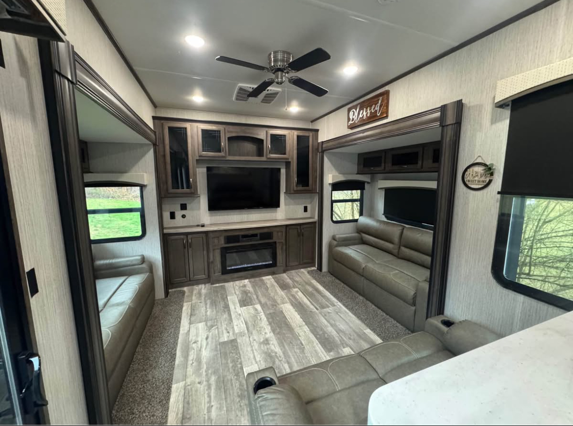 2021 Forest River SIERRA DESTINATION 403RD in dayville CT