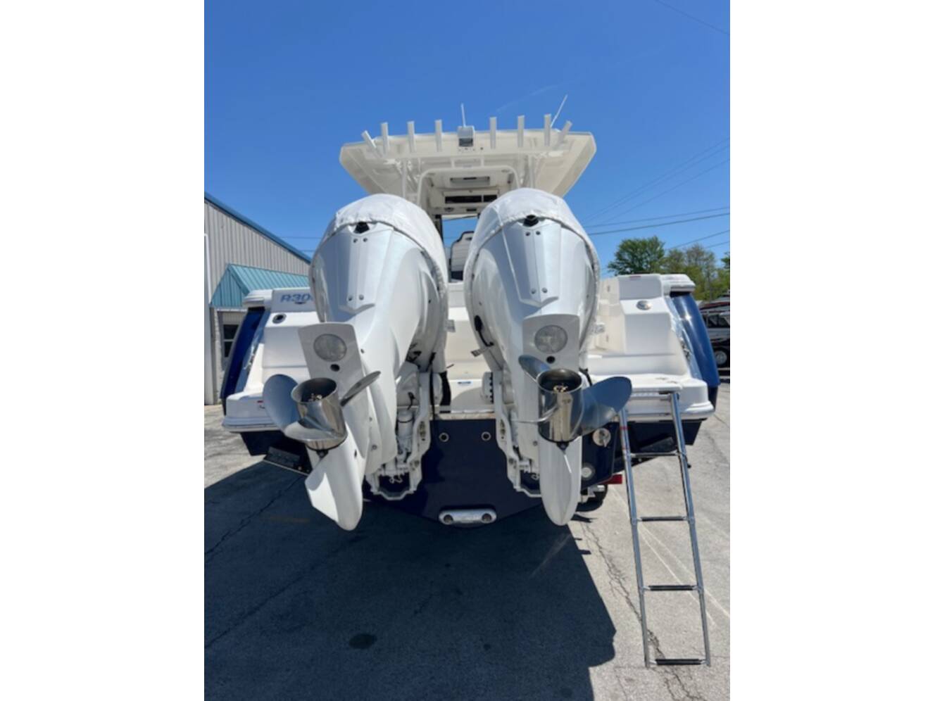 A photo of this 2026 Robalo 300 CENTER CONSOLE