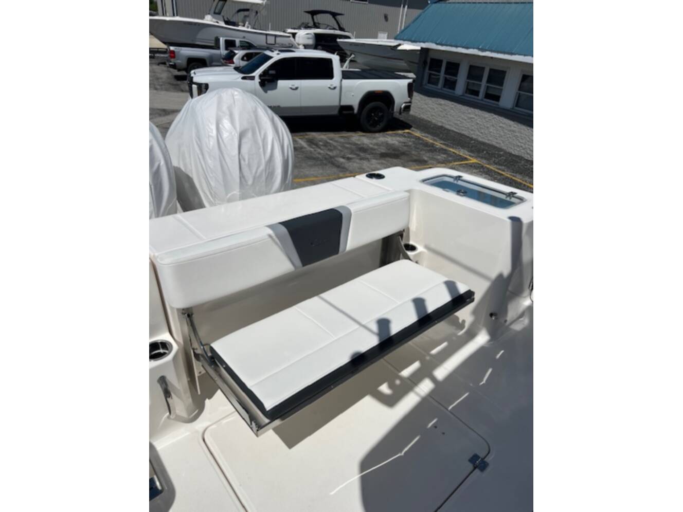 A photo of this 2026 Robalo 300 CENTER CONSOLE