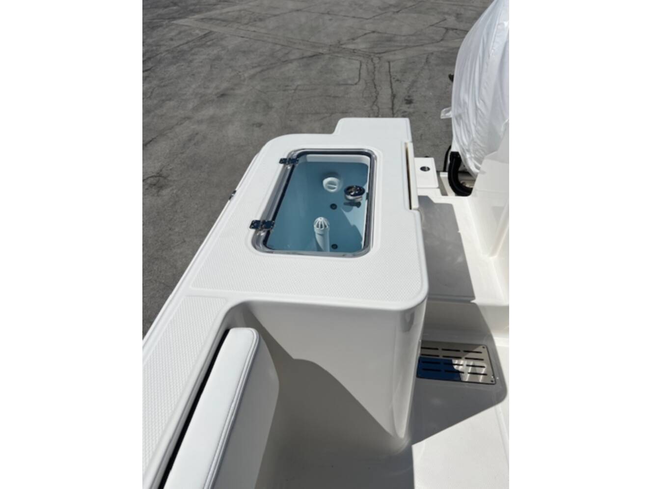 A photo of this 2026 Robalo 300 CENTER CONSOLE