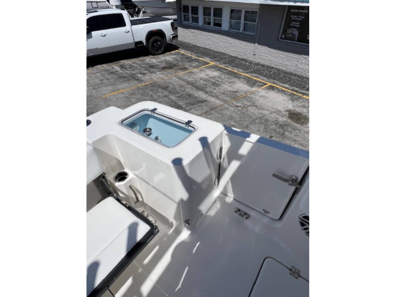 A photo of this 2026 Robalo 300 CENTER CONSOLE