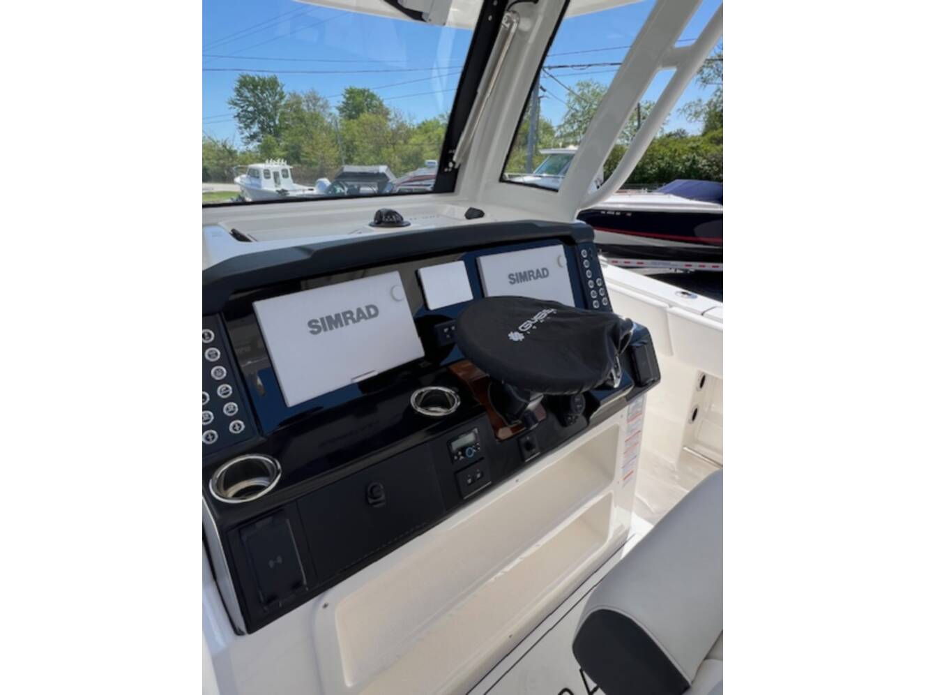 A photo of this 2026 Robalo 300 CENTER CONSOLE