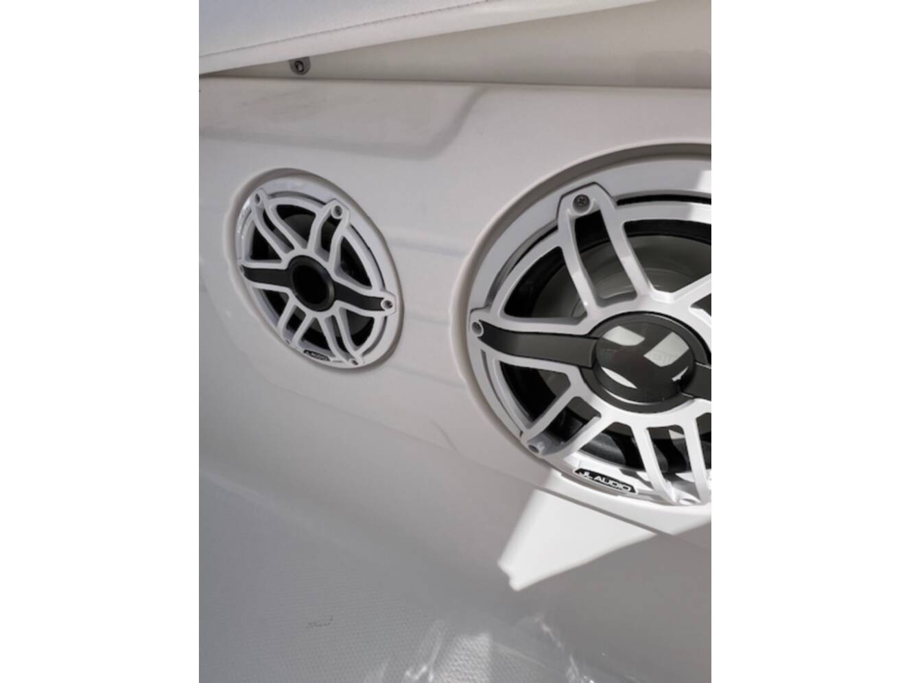 A photo of this 2026 Robalo 300 CENTER CONSOLE