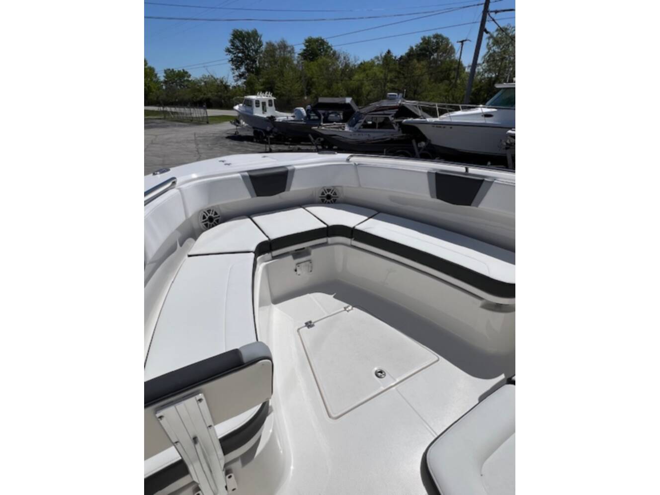 A photo of this 2026 Robalo 300 CENTER CONSOLE