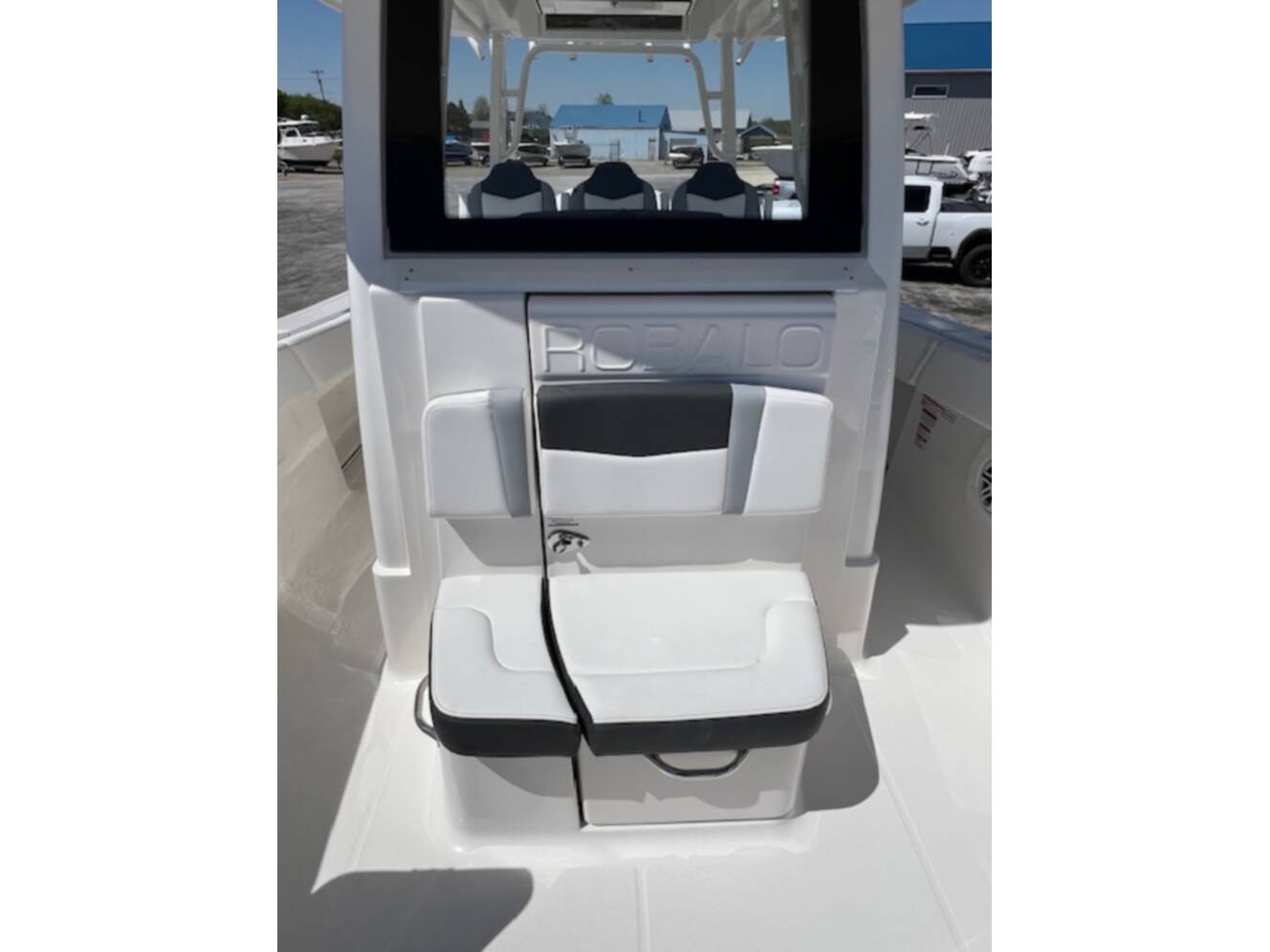 A photo of this 2026 Robalo 300 CENTER CONSOLE